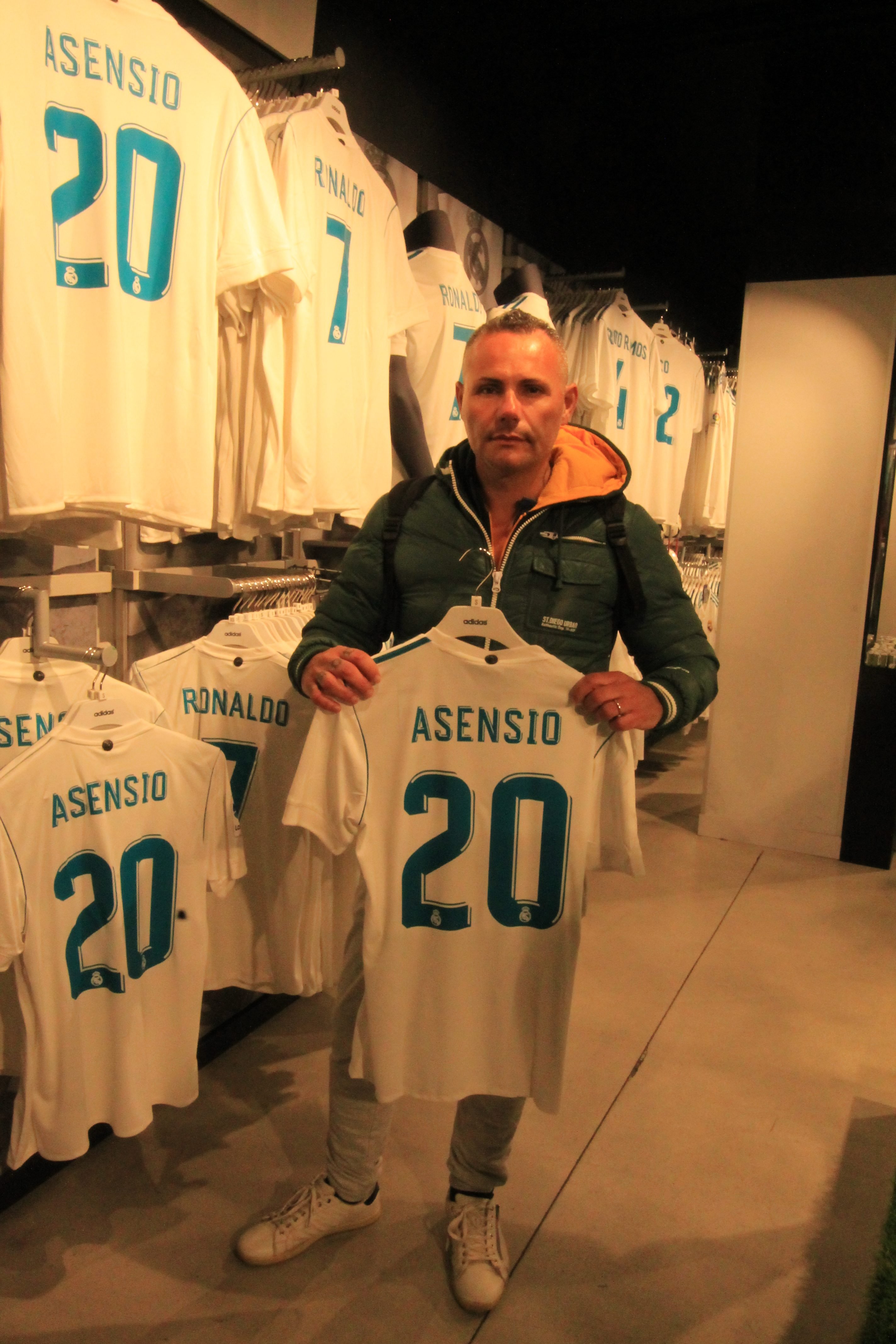 MADRID COSA VEDERE IN UN GIORNO, STADIO BERNABEU, MAGLIETTA DI ASENSIO NUMERO 20