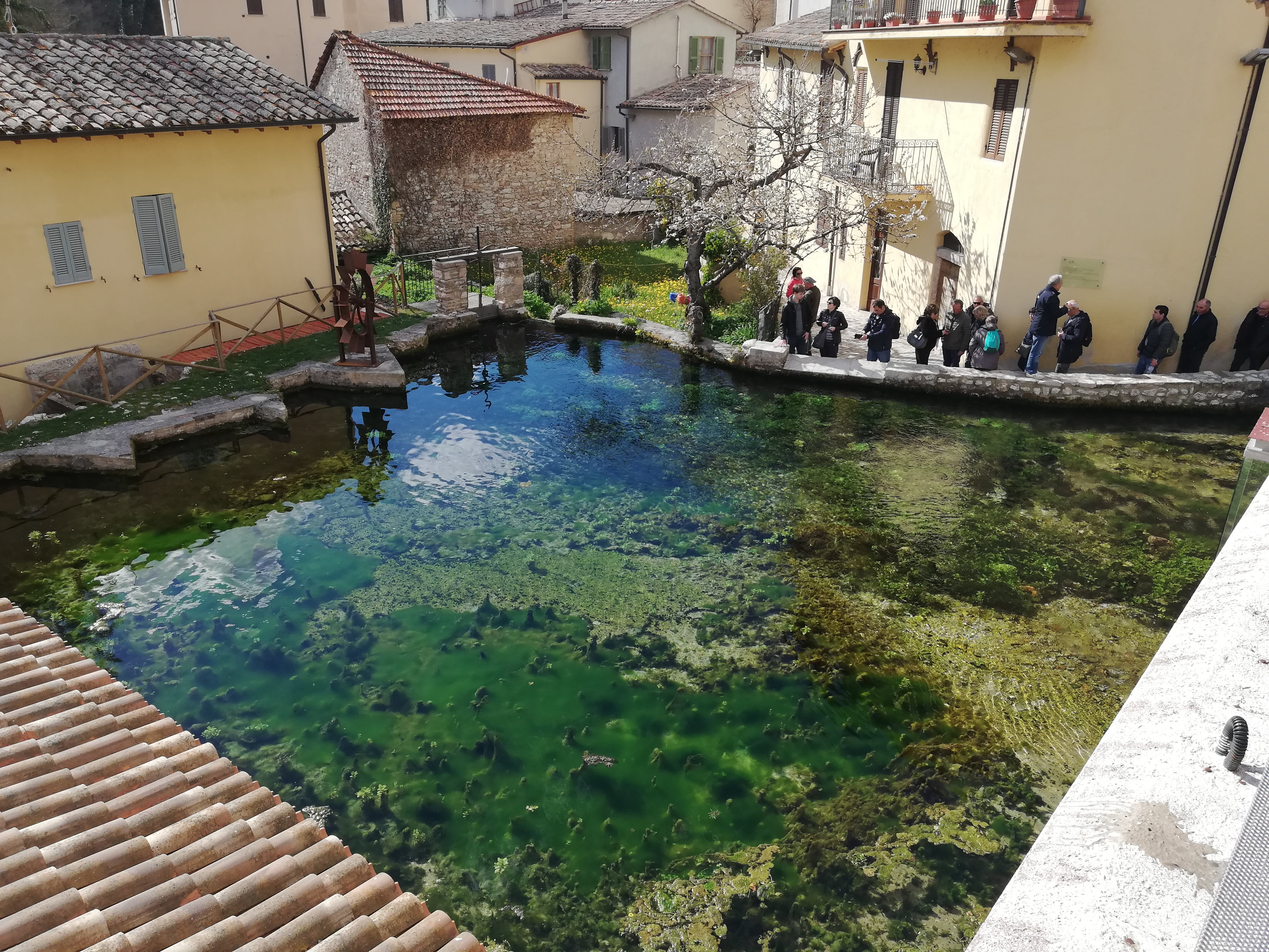 VASCA D'ACQUA A RASIGLIA