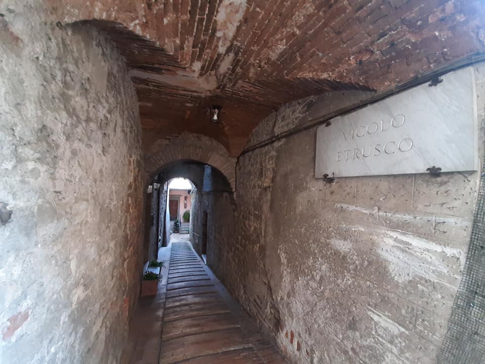 VICOLO ETRUSCO TODI UMBRIA